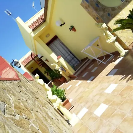 Casa De Candia בית נופש *